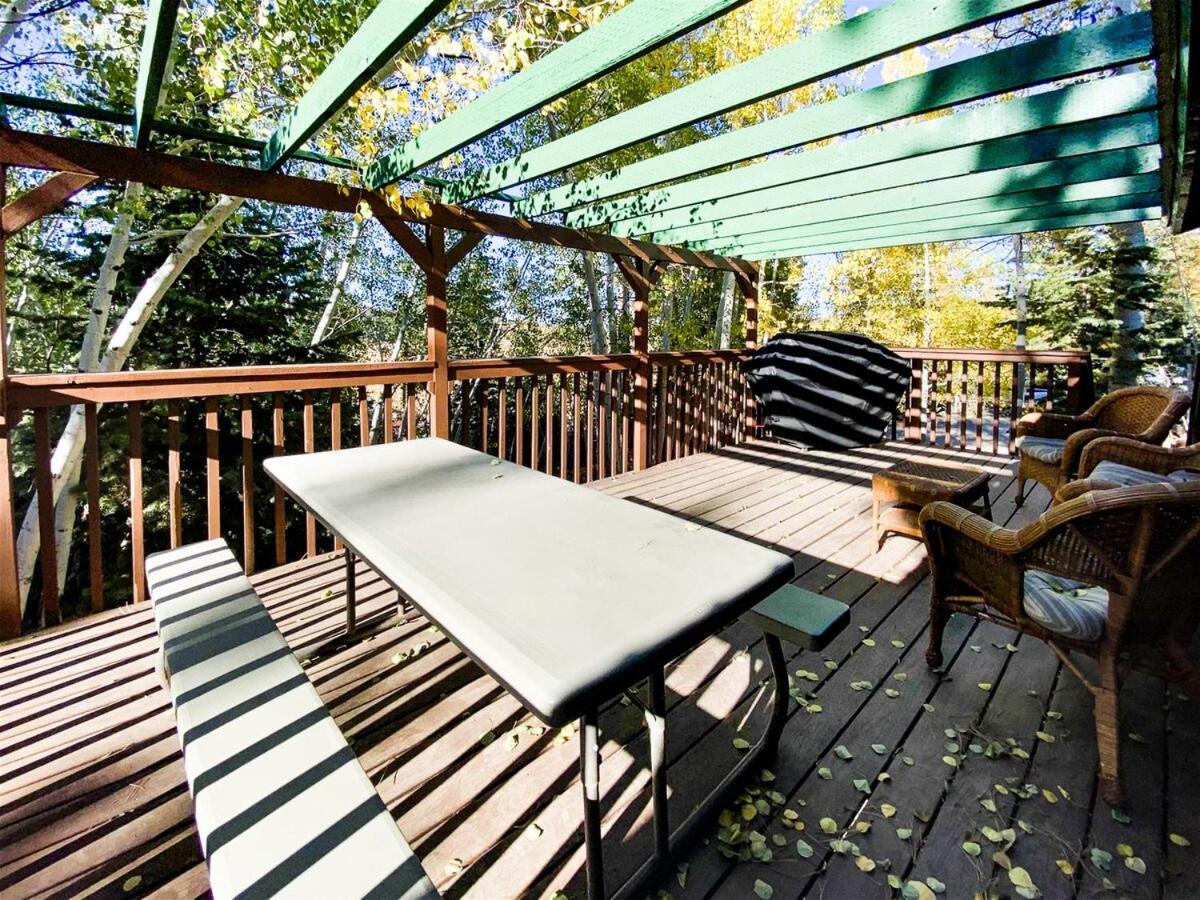 Village Vibes Deck And Bbq Duck Creek Village 外观 照片