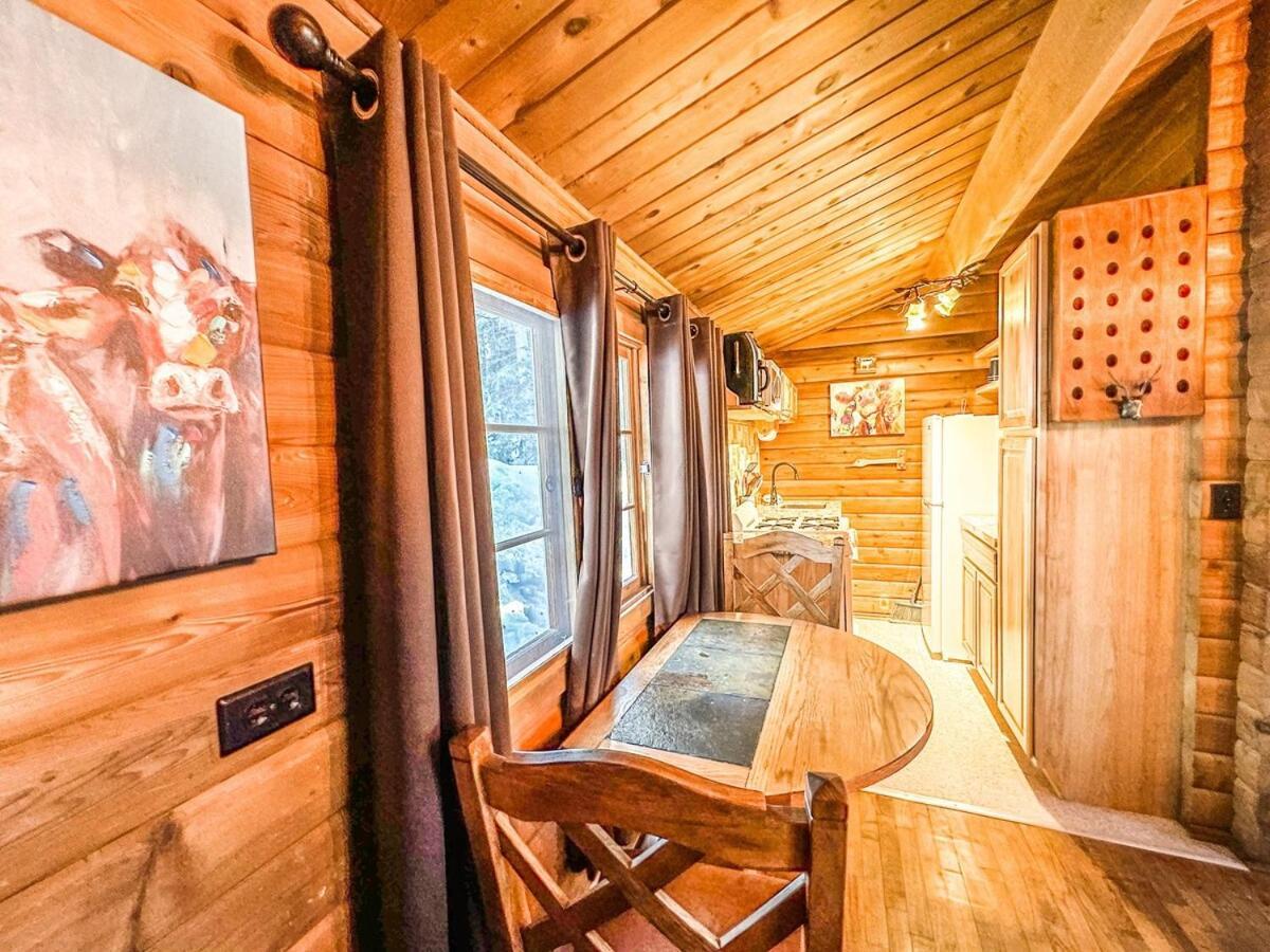 Village Vibes Deck And Bbq Duck Creek Village 外观 照片